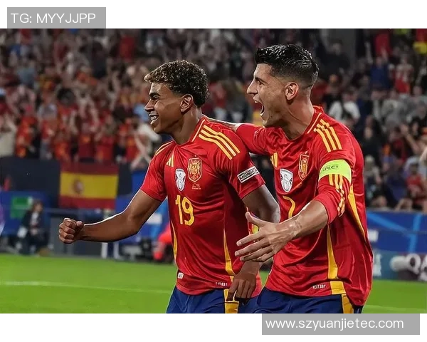 足球明星与美丽女孩的完美结合展现青春活力与激情魅力 足球明星与美丽女孩的完美结合展现青春活力与激情魅力