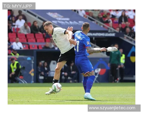 足球明星在比赛中遭遇闪电袭击现场惊险瞬间引发全球关注 足球明星在比赛中遭遇闪电袭击现场惊险瞬间引发全球关注